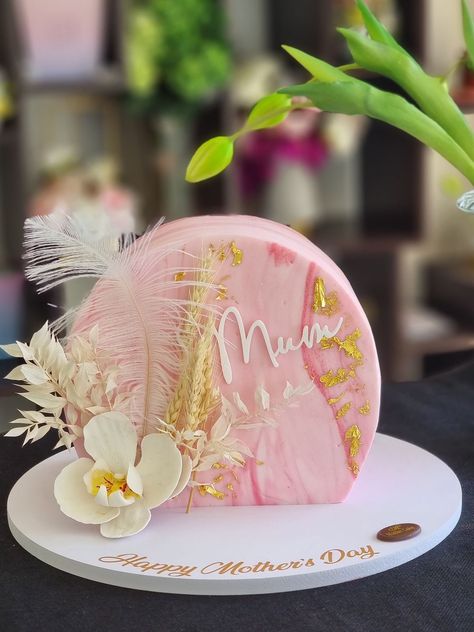 Cake For A Woman Birthday, Birthday Cake Mother Ideas, Cake For Mothers Birthday Beautiful, Mothers Cake Designs, Cake Ideas For Mother's Day, Cake Design For Mother's Day, Cake Design Mothers Day, Mothers Cake Ideas Birthdays, Bday Cake For Mother