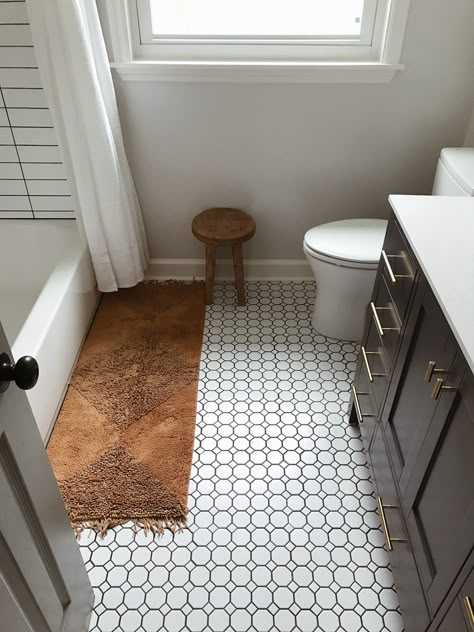 Vintage Tile Floor Bathroom, Bathroom Flooring Ideas For Small Bathrooms, Narrow Bathroom Floor Tile, Small Octagon Tile Bathroom Floor, Octagon Bathroom Tile, Small Hexagonal Tiles Bathroom, Bathroom With White Hexagon Floor Tile, Black And White Honeycomb Tile Bathroom, White Octogon Tiles Bathroom