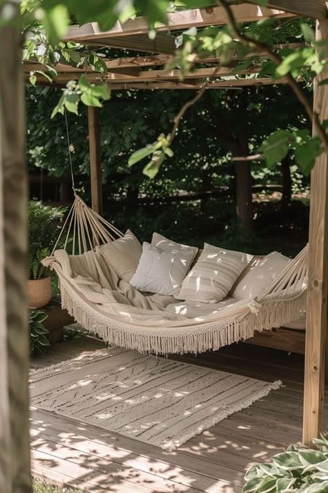 Pergola With Hammock, Outdoor Swings For Adults, Backyard Meditation Space, Backyard Inspo Patio, Backyard Hammock Ideas, Hammock Ideas, Outside Home Decor, Relax Room, Dreamy Backyard