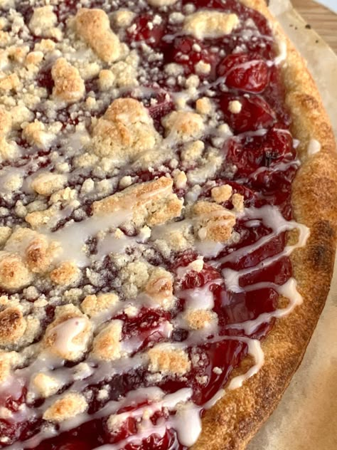 Cherry Dessert Pizza Recipe, Cherry Pie Pizza, Low Carb Dessert Pizza, Pizza Hut Dessert Pizza, Cherry Pizza Dessert, Cherry Pie Dessert Pizza, Desserts That Go With Pizza, Strawberry Dessert Pizza, Pizza Ranch Dessert Pizza Recipe