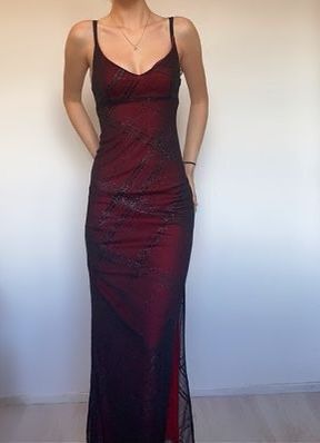 Prom 2022 Dresses, 2000s Evening Gowns, Prom Dresses 90s Inspired, Formal Dresses Y2k, Vintage 90s Formal Dress, Cute Vintage Prom Dresses, Dresses Y2k Prom, Long Dress With Platform Heels, Red Aesthetic Prom Dress