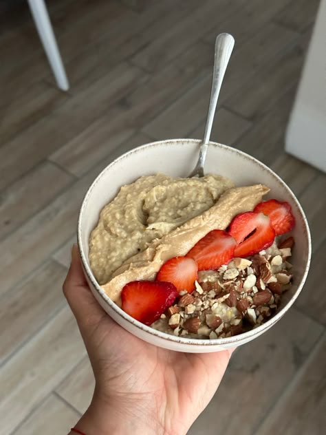 Healthy Food Oats, Recipes For Oatmeal, Almond Butter Breakfast Ideas, Almond Girl Food, Almond Daughter Meals, Almond Daughter Food, Oat Meal Breakfast Ideas, That Girl Breakfast, Almond Daughter Aesthetic