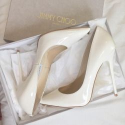 Jimmy Choo Wedding Shoes, قلادات متدلية, Hak Tinggi, Fashion Shoes Heels, Shoes Heels Classy, White High Heels, Jimmy Choo Heels, Prom Heels, Fancy Shoes