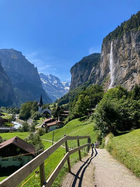 Lauterbrunnen, Switzerland🇨🇭🤍 #travelgram #nature #polska Homes In Switzerland, Travel Aesthetic Japan, Switzerland October, Aesthetic Switzerland, Summer Outfit Travel, Switzerland Elopement, Winter Places, Switzerland Aesthetic, Switzerland Wedding