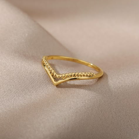 Cute Gold Ring, Wedding Ring Aesthetic, Latest Gold Ring Designs, Gold Jewelry Prom, Boho Wedding Ring, Couple Ring Design, Ring Aesthetic, Gold Finger Rings, New Gold Jewellery Designs