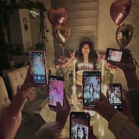 #birthday #birthdayparty #birthdaygirl #bday #bdaygirl #cumpleaños #cumple 17 Doğum Günü, 17. Geburtstag, Sweet Sixteen Birthday Party Ideas, 17th Birthday Ideas, Cute Birthday Pictures, Cute Birthday Ideas, Sixteenth Birthday, 사진 촬영 포즈, Sweet Sixteen Birthday