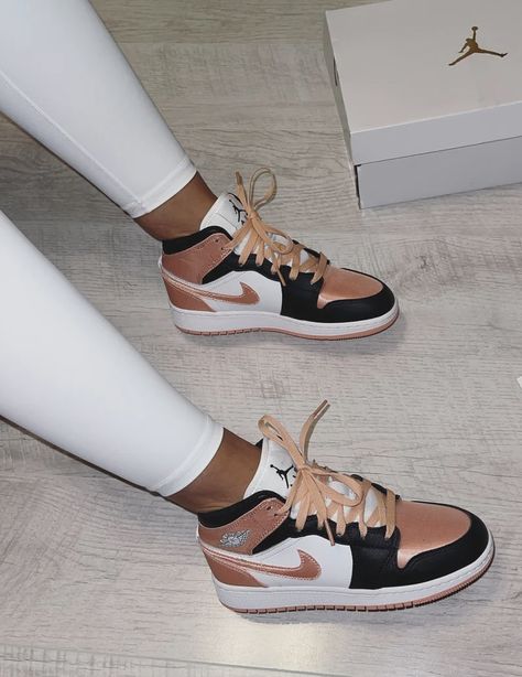 Nike Shoes Women Fashion, Pretty Sneakers, Fly Shoes, Nike Fashion Shoes, All Nike Shoes, Sneaker Lovers, Cute Nike Shoes, Cute Sneakers, Cute Nikes