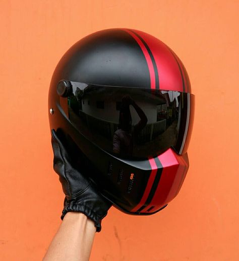 HELMET ARTS on Instagram: “🏁 Coffee Racer 🏁 Bandit Crystal Matte Black - Red ☕🚬 ________________________________________________ ✔️Size S/M/L/XL/…” Custom Bike Helmets, Retro Helmet, Cool Motorcycle Helmets, Custom Motorcycle Helmets, Motorcross Bike, Vintage Helmet, Biker Aesthetic, Bike Photography, Rat Bike