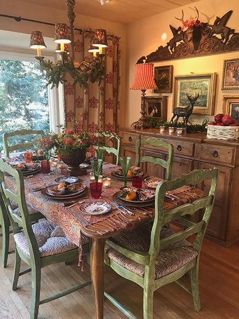 Cozy Cottage Dining Room Ideas, Colorful Cottage Dining Room, English Country Dining Room Decor, Cottagecore Dining Room Aesthetic, Woodland Dining Room, Grandma Core Dining Room, French Country Side House, French Country Dining Table Decor, Dining Room Inspiration Vintage