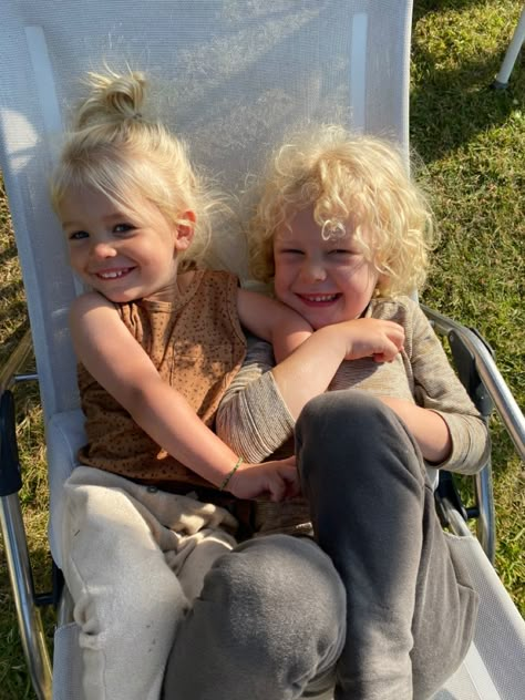 Boy Girl Twins Aesthetic, Blonde Twins Boy And Girl, Blonde Twins, Blonde Kids, Toddler Boy Room Decor, Baby Friends, Brother And Sister Love, Mom Dr, Boys Of Tommen