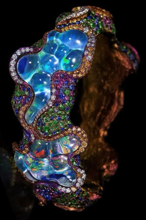 "Abyssal Bangle Rhythm of a Fantasy" ~ Wallace Chan Wallace Chan, Jade Dragon, 3d Printed Jewelry, Jewellery Sketches, High Jewellery, Water World, Magical Jewelry, Design Master, Printed Jewelry