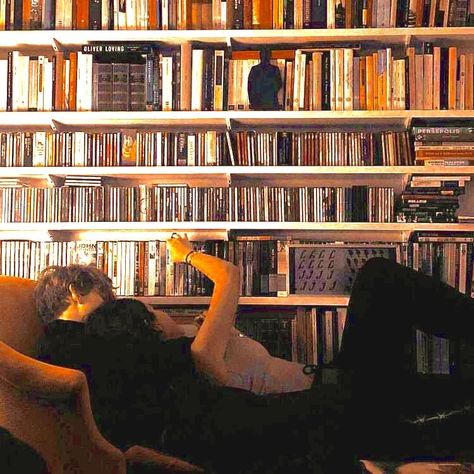 Reader Girlfriend Aesthetic, Book Bf Aesthetic, Couple In Library Aesthetic, Couple Reading Together Aesthetic, Book Couple Aesthetic, Pure Love Aesthetic, Hopeless Romantic Aesthetic Pictures, Bookstore Date, Couple Reading