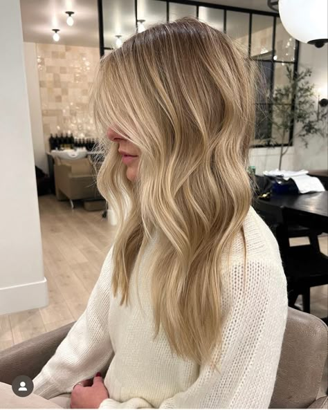 Summer Hair Dirty Blonde, Blonde Balayage Natural Roots, Blonde Hair Lived In, Little Blonde Highlights, Blonde Highlights On Dark Blonde, Blonde With Depth, Natural Makeup Blonde Hair, Partial Blonde Balayage, Few Blonde Highlights