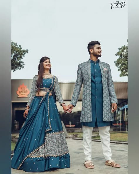 Ghagra Wedding Couple, Engagement Couple Dress South Indian, Weddings Poses Ideas, Indian Engagement Outfit For Groom, Engagement Look For Bride And Groom, Best Engagement Photo Outfits, Indian Engagement Couple Outfit, Matching Outfits For Couples Engagement, Engagement Matching Outfits