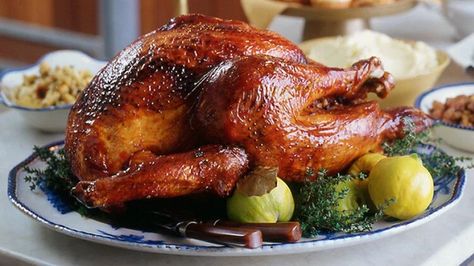 Paula Deen's Roasted Turkey Recipe Upside Down Turkey, White Turnip, Quince Recipes, Curtis Stone, Turkey Recipes Thanksgiving, Turkey Gravy, Turkey Recipe, Turkey Breast, Roasted Turkey