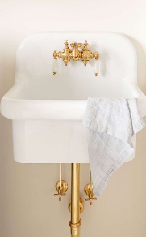 Half Bath With Laundry, Wall Mounted Sink Powder Room, Small Powder Room Sink, Small Pedestal Sink, Wall Mount Sink Bathroom, Vintage Bathroom Sink, Cloakroom Ideas, Pedestal Sink Bathroom, Wall Sink