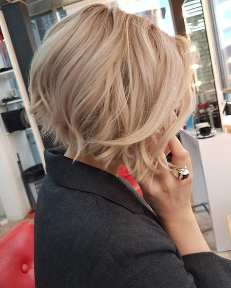 Short Flippy Hairstyles, Κούρεμα Bob, Hair Today Gone Tomorrow, Choppy Bob Hairstyles, Chin Length Hair, Choppy Bob, Messy Short Hair, Bob Hairstyles For Fine Hair, Hairdos For Short Hair