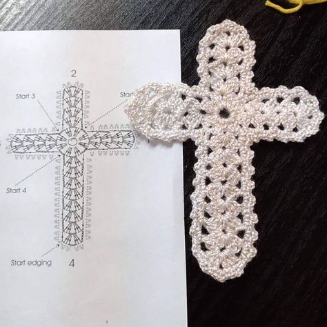 Crocheted Cross, Easy Crochet Bookmarks, Marque-pages Au Crochet, Crochet Bookmark Pattern, Crochet Ornaments, Crochet Bookmarks, Crochet Cross, Crochet Square Patterns, Crochet Instructions