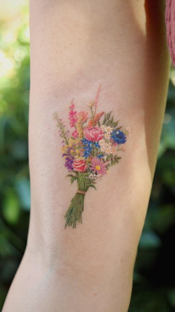 Colorful Tattoos For Women, Small Colorful Tattoos, Colorful Flower Tattoo, Colour Tattoo For Women, Flower Bouquet Tattoo, Bouquet Tattoo, Small Flower Tattoos, Small Pretty Tattoos, Sweet Tattoos