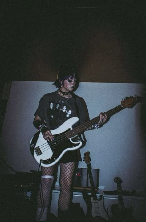 Madeleinecore Aesthetic, Indie Grunge Aesthetic Pictures, Band Grunge Aesthetic, Real Grunge 90s Aesthetic, Aesthetic Grunge Photos, Grunge Lifestyle Aesthetic, Bass Aesthetic Grunge, Skater Girl Aesthetic Grunge, Grunge Metal Aesthetic