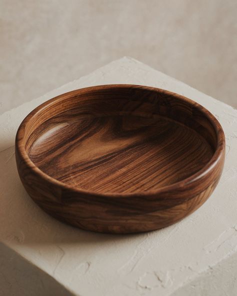 Cora Dark Wood Salad Bowl Kitchen Design Green, Sustainable Kitchen Design, Eco Friendly Cookware, Green Kitchen Decor, Kitchen Innovation, Coconut Bowls, Eco Kitchen, Wooden Salad Bowl, Wood Salad Bowls