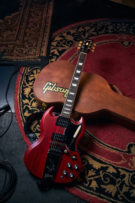 Gibson Sg Aesthetic, Red Guitar Aesthetic, Gibson Sg Guitar, Nirvana Music, Sg Guitar, Red Electric Guitar, Gibson Sg Standard, Guitar Rig, Guitar Obsession