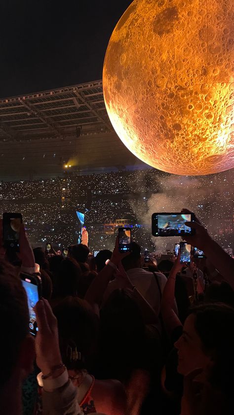 Weekend Singer Aesthetic, The Weeknd Lifestyle, Weekend Concert Aesthetic, The Weekend Concert Aesthetic, Night Concert Aesthetic, The Weeknd Tour Outfit, Festival Aesthetic Wallpaper, Vision Board Photos Aesthetic, Music Night Aesthetic