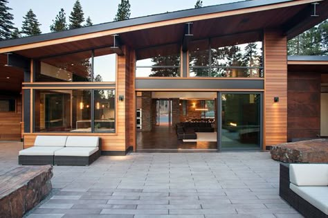 Fabulous Mountain Modern Digs in North Lake Tahoe Slanted Roof, Modern Mountain Home, Casa Country, Contemporary Exterior, Mountain Modern, Modern Mountain, Exterior Remodel, House Siding, Modern Patio