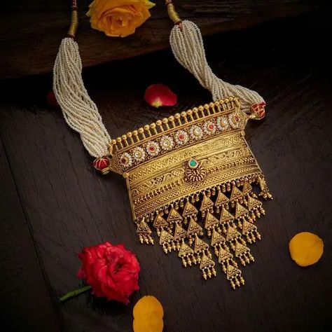 Indian Wedding, Wedding Ceremony, Bride, Bridal Jewellery, Traditional Jewellery, Rajasthani Jewellery, Jewellery, Rajput bride, Neckpiece, Aad Tevta Jewellery, Rajputi Jewellery Choker, Antik Jewellery Gold, Rajputi Aad Design Gold, Jadau Jewellery Traditional, Marwadi Jewellery, Navrathan Jewellers, Rajput Jewellery, Festive Jewellery