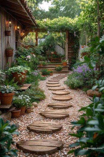 Cute Home Garden, Forest Garden Ideas Backyards, Amazing Yards, Yard Inspiration, मोबाइल वॉलपेपर, Outdoor Decor Backyard, Garden Oasis, Garden Yard Ideas, Garden Pathway