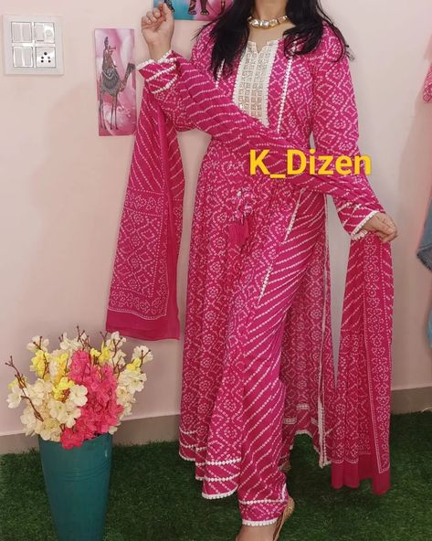 Bandhej Kurti Designs, Bandhani Dress Pattern, Kurti With Pants, Frock Suit, Bandhej Print, Suit Neck Designs, Suit Neck, Cutwork Lace, Bandhani Dress