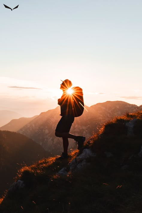 The sunset looks at the challenges of tomorrow. #puremountain #dolomities #sunset Treking Photo Poses, Travel Photoshoot Ideas, Photography Ideas Nature, Travel Photography Poses, Outdoor Adventure Photography, Trekking Photography, Sunset Adventure, Camera Clip Art, Mountains Sunset