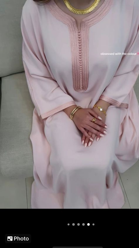 Muslim Outfits Summer, Morrocan Fashion, Moroccan Bride, Moroccan Dresses, Abaya Fashion Dubai, Moroccan Clothing, Eid Outfits, Moroccan Kaftan, Moroccan Fashion