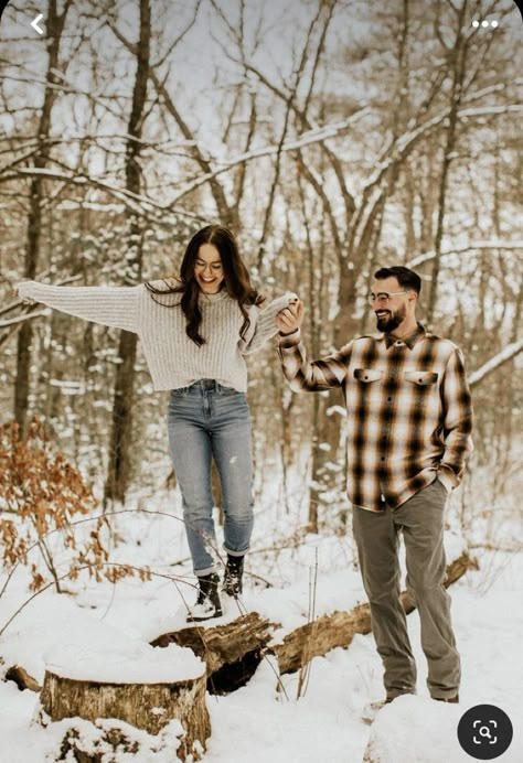 Simple Winter Engagement Photos, Winter Engagement Outfits What To Wear, Winter Proposal Outfits Women, Winter Engagement Photos No Snow, Cozy Winter Engagement Photos, Engagement Photos Outfits Winter Casual, Winter Photo Shoot Couples, Outdoor Engagement Photos Outfits Winter, Couples Photos Winter