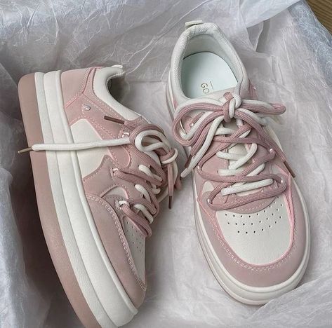 Stylish School Bags, Pretty Shoes Sneakers, Kawaii Shoes, Shoes Outfit Fashion, Cute Sneakers, Chic Shoes, Girly Shoes, Aesthetic Shoes, Elegant Shoes