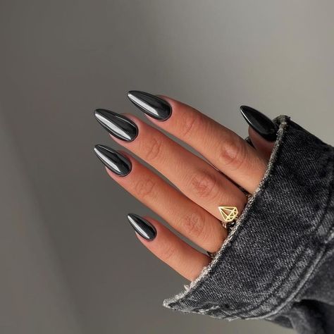 Metallic Black Nails, Black Chrome Nails, Nails Medium Almond, Fake Acrylic Nails, Hoco Nails, Pointy Nails, Chrome Nails Designs, Press On Nails Medium, Medium Almond