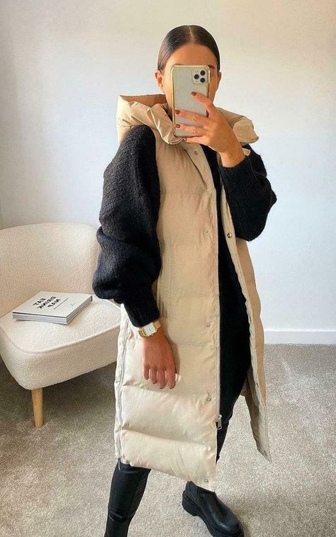 Long Puffer Vest Outfit, Long Vest Outfits For Women, Sleeveless Jacket Outfit, Long Puffer Jacket Outfit, Gilet Outfit Women, Long Vest Outfit, Puffy Vest Outfit, Ladies Waistcoat, Puffer Outfit