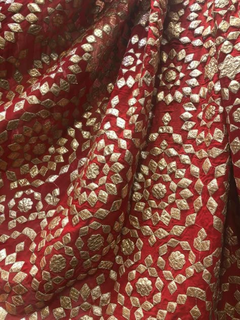 Gotta Patti Work, Dupatta Design, Wedding Outfits For Women, Gota Patti Work, Hand Work Design, Bridal Applique, Bridal Hair Buns, Latest Bridal Dresses, Hand Beaded Embroidery