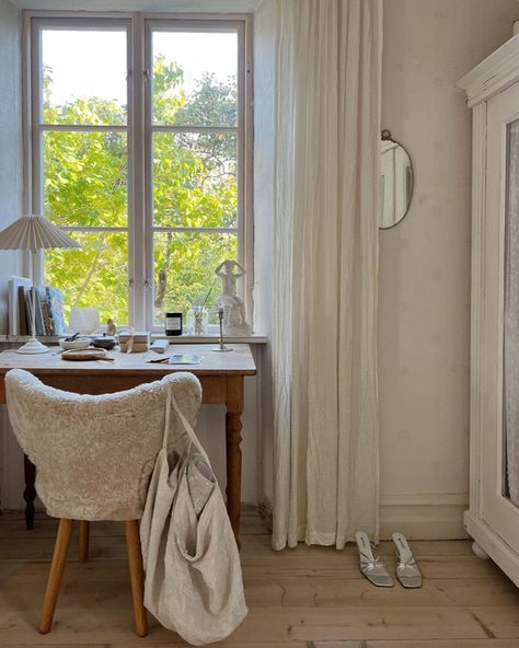 my scandinavian home: Shades of White in a Swedish Country Home on Gotland Scandinavia House Interior, Swedish Cottage Bedroom, Scandinavian Bedroom Aesthetic, Scandinavian Room Bedroom, Swedish Bedroom Scandinavian Style, Swedish Style Home, Swedish House Interior, Swedish Bedroom, Country Home Design