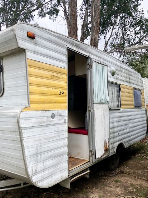 Vintage caravan makeover with amazing interiors - The Interiors Addict Caravan Renovation Diy, Viscount Caravan, Caravan Conversion, Vintage Caravan Interiors, Diy Caravan, Caravan Vintage, Caravan Home, Add A Bathroom, Caravan Makeover