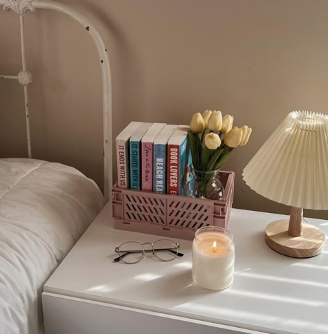 Night Stand Aesthetic Boho, Room Nightstand Decor, Books On Nightstand Aesthetic, Nightstand Set Up, Cute Nightstand Ideas, Cute Bedside Table Decor, Aesthetic Night Table, Cute Nightstands Aesthetic, Beside Table Aesthetic