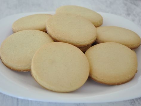 How to Make Basic Biscuits: 10 Steps (with Pictures) - wikiHow Plain Biscuit Recipe, Plain Cookies, Biscuit Recipes, How To Make Biscuits, Biscuit Dough, Clam Recipes, Buttery Biscuits, Biscuits Recipe, Recipe Community