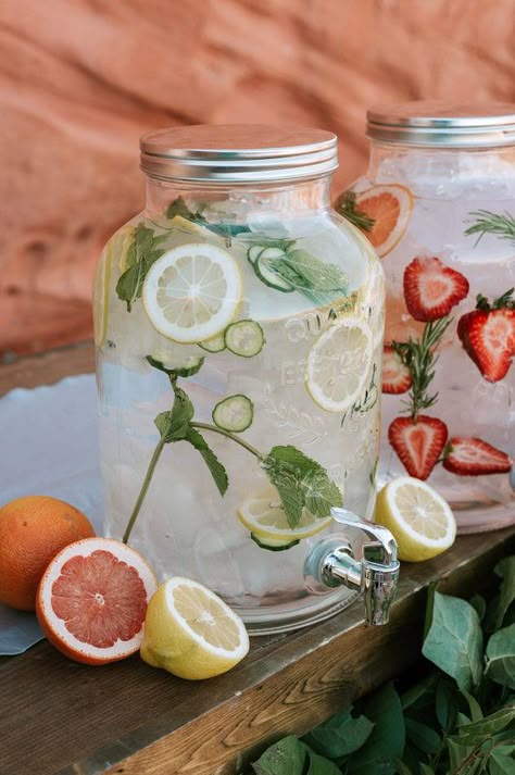 Flavored Water Wedding, Trendy Infusion Wedding, Desert Sunset Party Theme, Summer Outdoor Bridal Shower Ideas, Outdoorsy Bridal Shower Ideas, Fancy Water For Party, Water Pitchers On Wedding Tables, Infused Water Party, Desert Bridal Shower Ideas