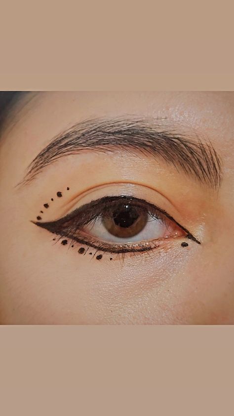 Eyeliner Tutorial Liquid, Eyeliner Tutorial Pencil, Eyeliner Tutorial Winged, Natural Eyeliner Look, Gel Eyeliner Tutorial, Pencil Eyeliner Tutorial, Cat Eye Eyeliner Tutorial, Easy Eyeliner Tutorial, Eyeliner Tutorial For Beginners