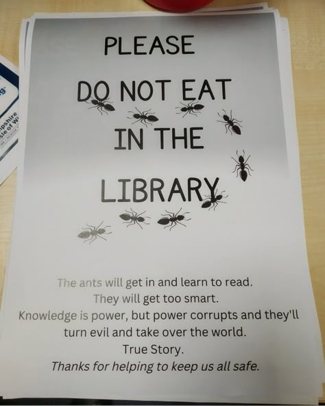 School Library Highschool, Library Bulletin Board Ideas High School, Funny Library Signs, High School Library Decorating Ideas, Middle School Library Decorating Ideas, School Library Decorating Ideas, College Library Displays, School Library Signage, School Library Organization