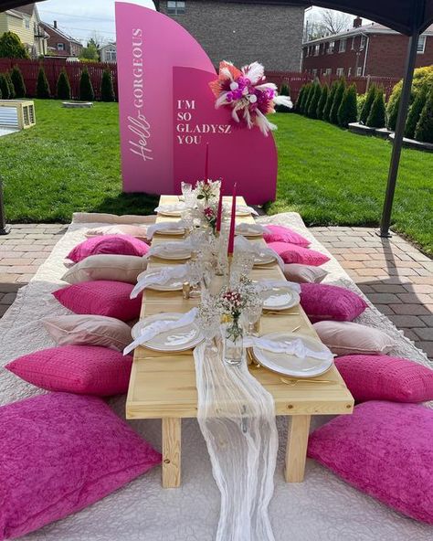 Bridesmaid Proposal Picnic, Bridesmaid Proposal Brunch, 25th Birthday Dinner, Picnic Aesthetics, Bridesmaid Brunch, Brunch Decor, Bridesmaids Proposal, Picnic Aesthetic, Family Fun Day