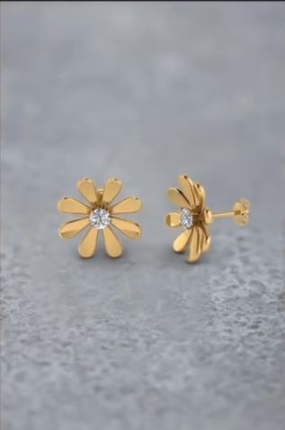 Beautiful light weight daily wear gold earrings designs - Simple Craft Ideas Gold Jewelry Sets, Flower Stud Earrings, Gold Jewellery Design Necklaces, Gold Earrings Designs, Flower Stud, Stud Earrings For Women, Jewelry Design Necklace, Flower Earrings Studs, Diamond Stud