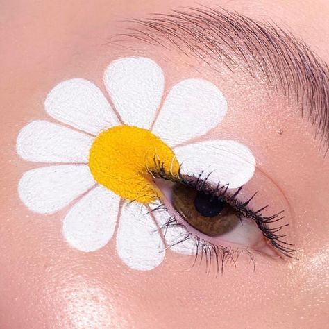 POPPY CHAIN (@poppychaindesigns) posted on Instagram: “🌼👁 via @polinavazhenina” • Apr 15, 2021 at 1:52pm UTC Daisy Costume Flower, Flower Draw, Daisy Costume, Hippie Halloween, Flower Makeup, Eye Sketch, Graphic Eyeliner, Eye Makeup Pictures, Eye Makeup Art