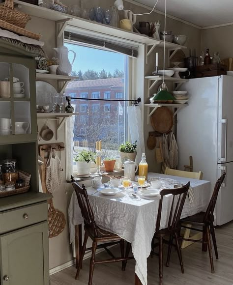 Swedish Country Style, Living On A Budget, Future Apartment, Dream Apartment, Apartment Inspiration, Pretty House, Dream Rooms, Dream House Decor, My New Room