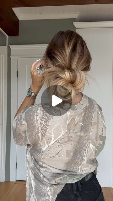 TORIE BLISS on Instagram: "This hack has become my fav for the perfect messy bun everytime #hairideas" Low Messy Bun Tutorial Short Hair, Cute Low Messy Buns, Low Messy Bun For Short Hair, Messy Bun Long Hair Tutorial, Messy Bun Hairstyles For Short Hair, Messy Bun Hairstyles For Long Hair, Cute Messy Bun Tutorial, How To Do A Low Messy Bun, Short Hair Messy Bun Tutorial